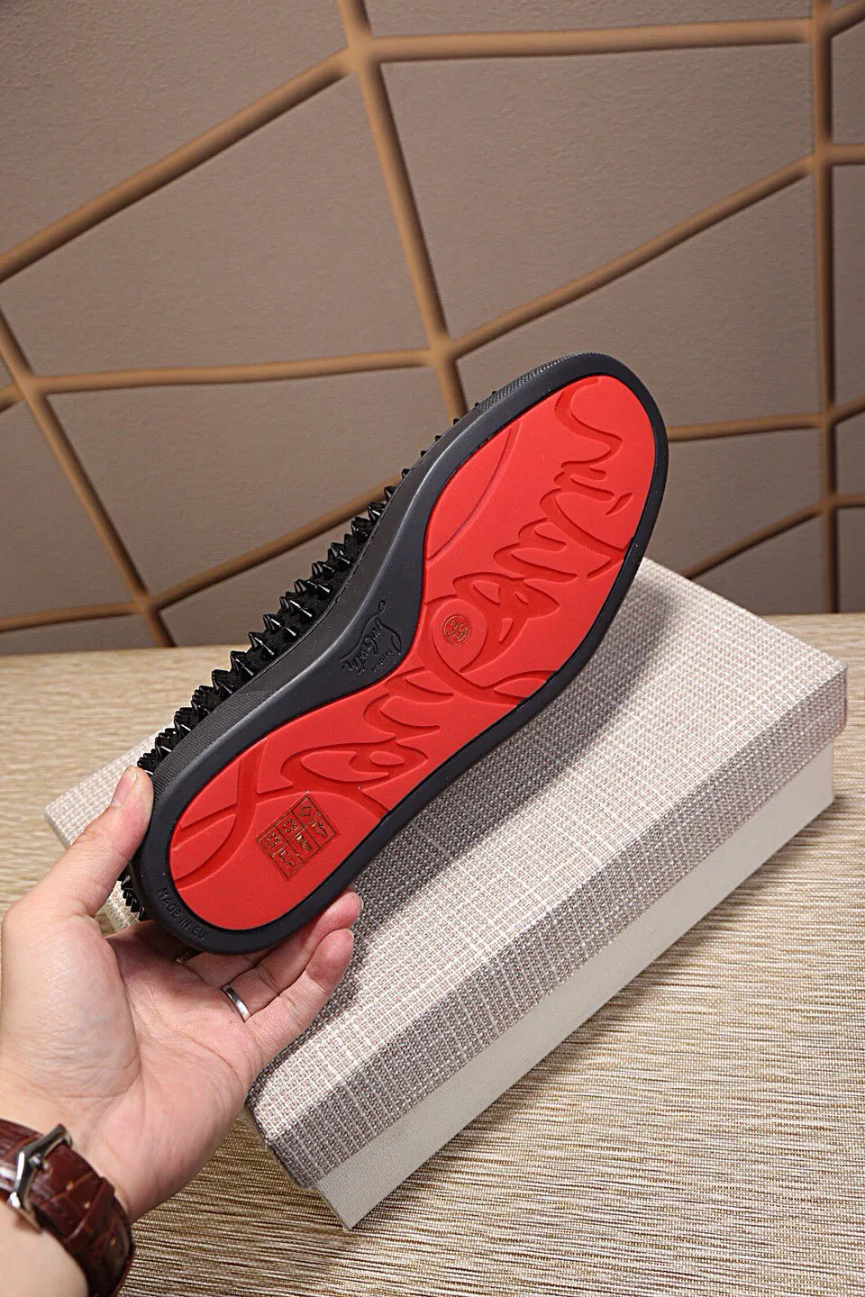 Men's shoes💰: 460💰christian louboutin (CL red sole shoes) counter nail series, high-top casual sneakers for couples📢 📢 📢 Exclusive hot style release🎈🎈💪Movable latex feet👻Finished outsole line [Proud]😝Female 35-40#Male 38#-46, global supply😝 [Top version]: Original imported cowhide upper, top original leather lining, original molded TPU outsole, original 1:1 detail processing, original shoe last.